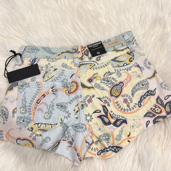 BLANKNYC  Paisley Print Denim Five Pocket Cut Off Shorts - Picture 8 of 9